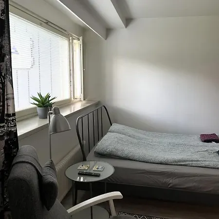 아파트 Cozy And Renovated In Munkkivuori! 헬싱키